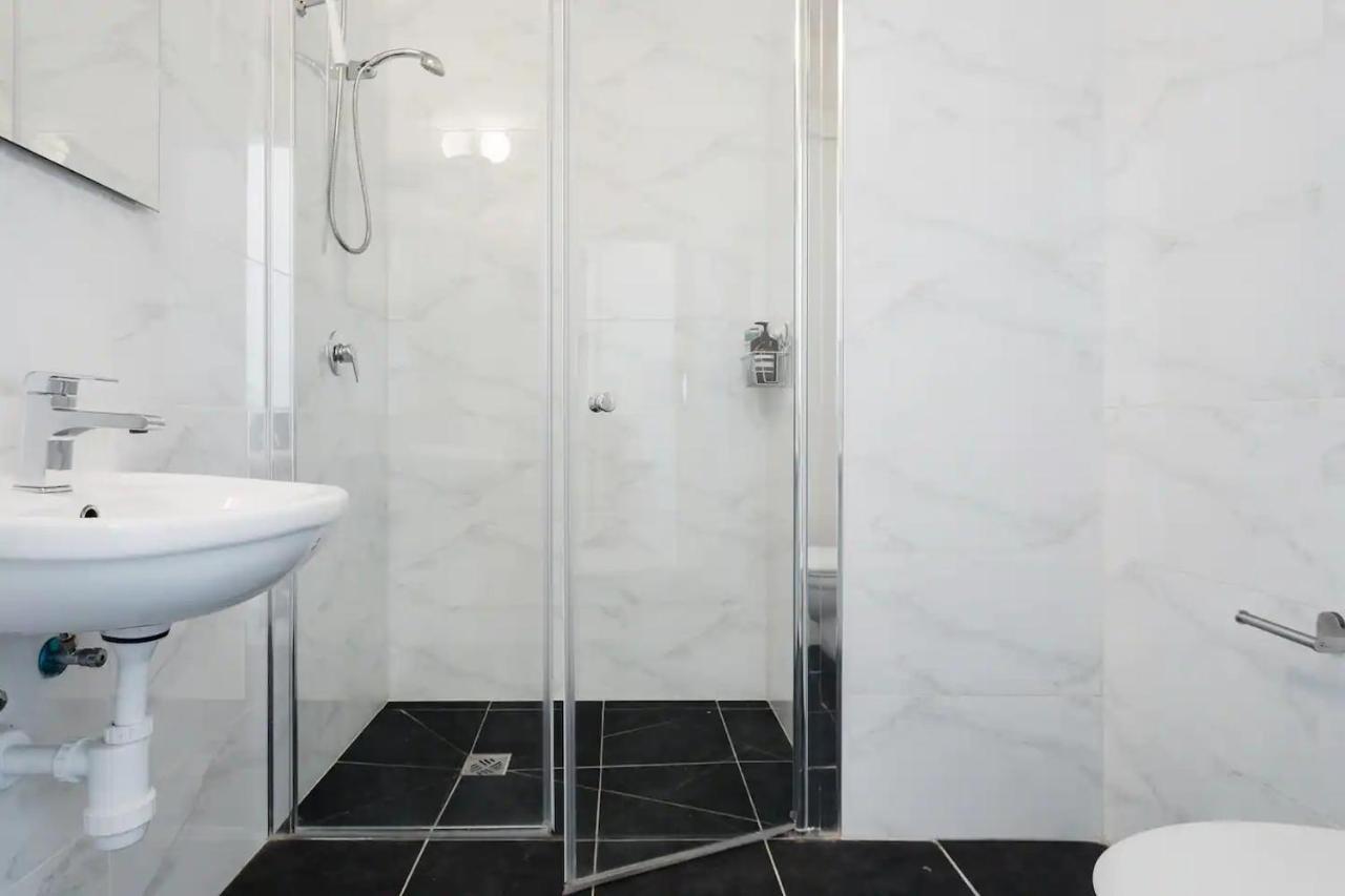 Luxury 2 Bedroom By The In *