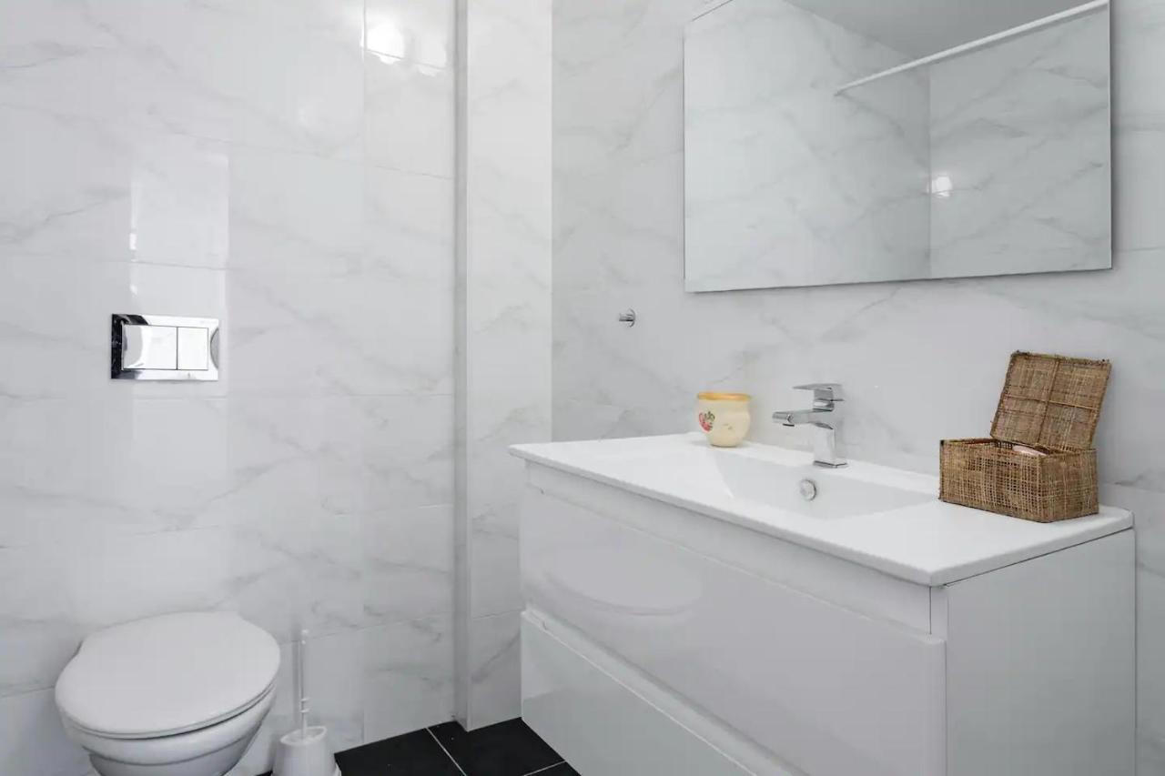 Luxury 2 Bedroom By The In